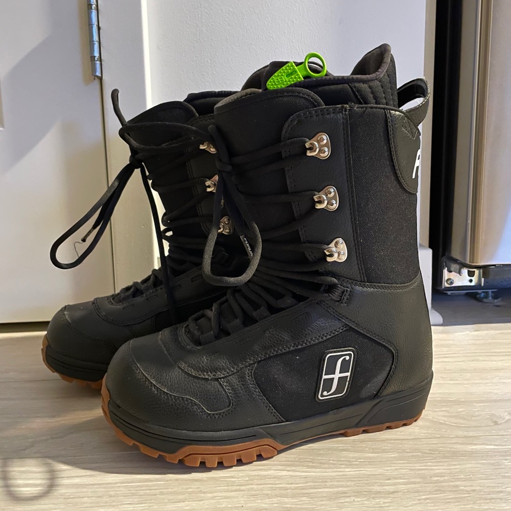 Forum Snowboard Boots - size 11 - Great Condition